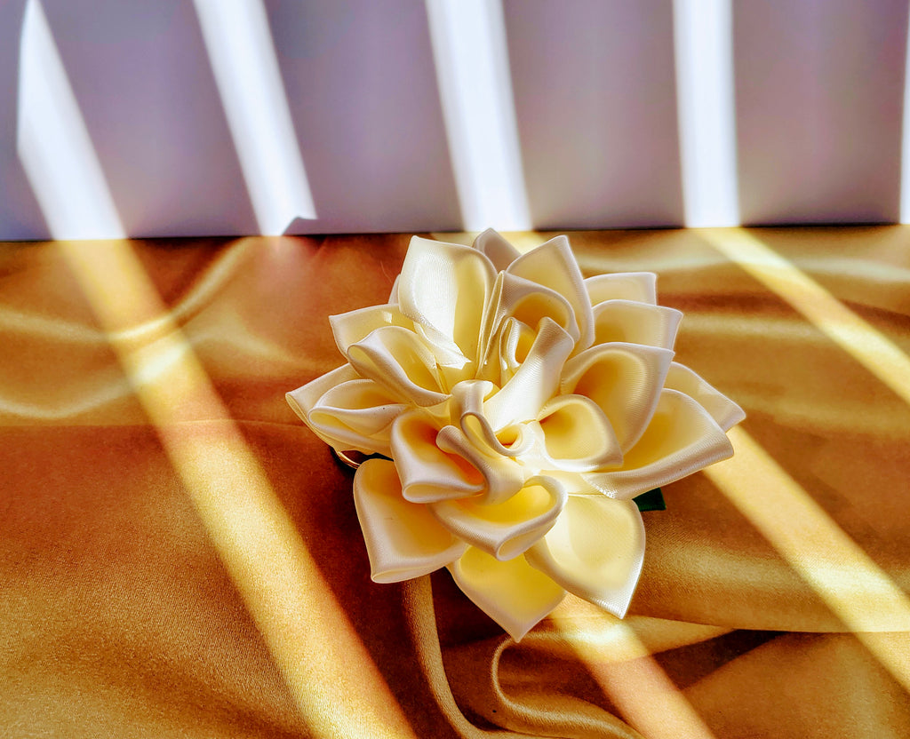 Ribbon Dahlia Keychain