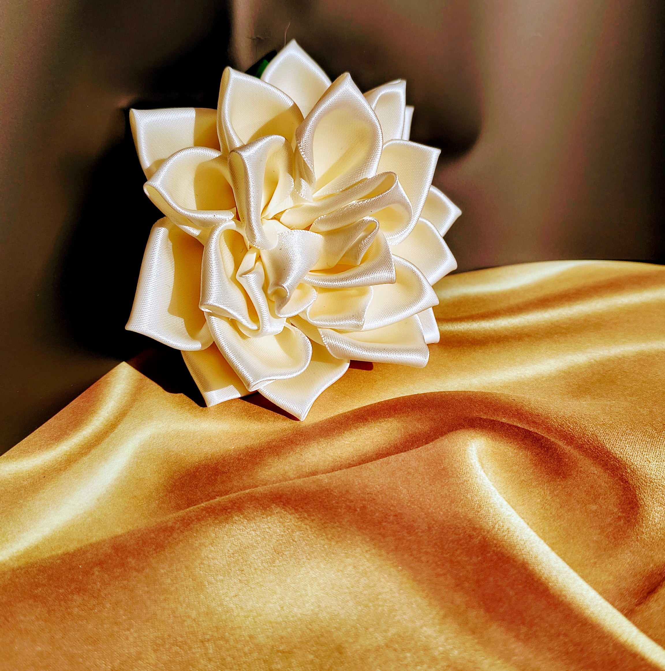 Ribbon Dahlia Keychain